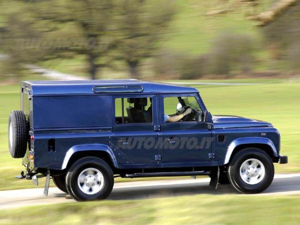 Land Rover Defender 110 2 4 TD4 Hard Top SE Prezzo E Scheda Tecnica