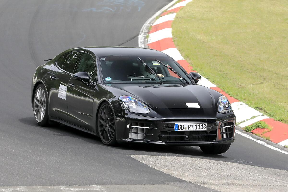 Porsche Panamera restyling le foto spia al Nürburgring News