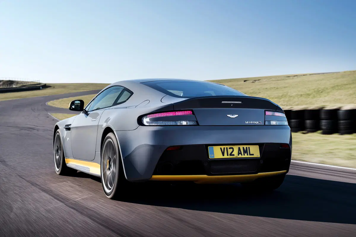 Aston Martin Vantage (2016-18) (4)