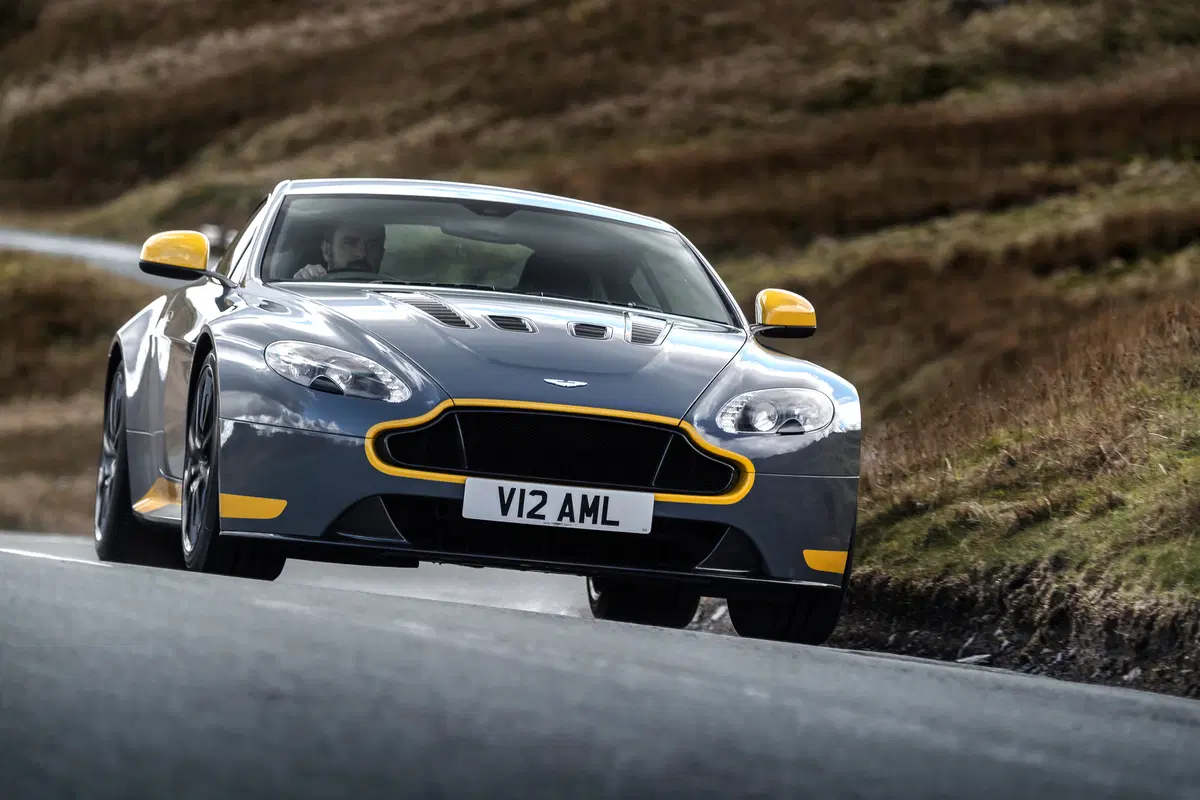 Aston Martin Vantage (2016-18) (8)