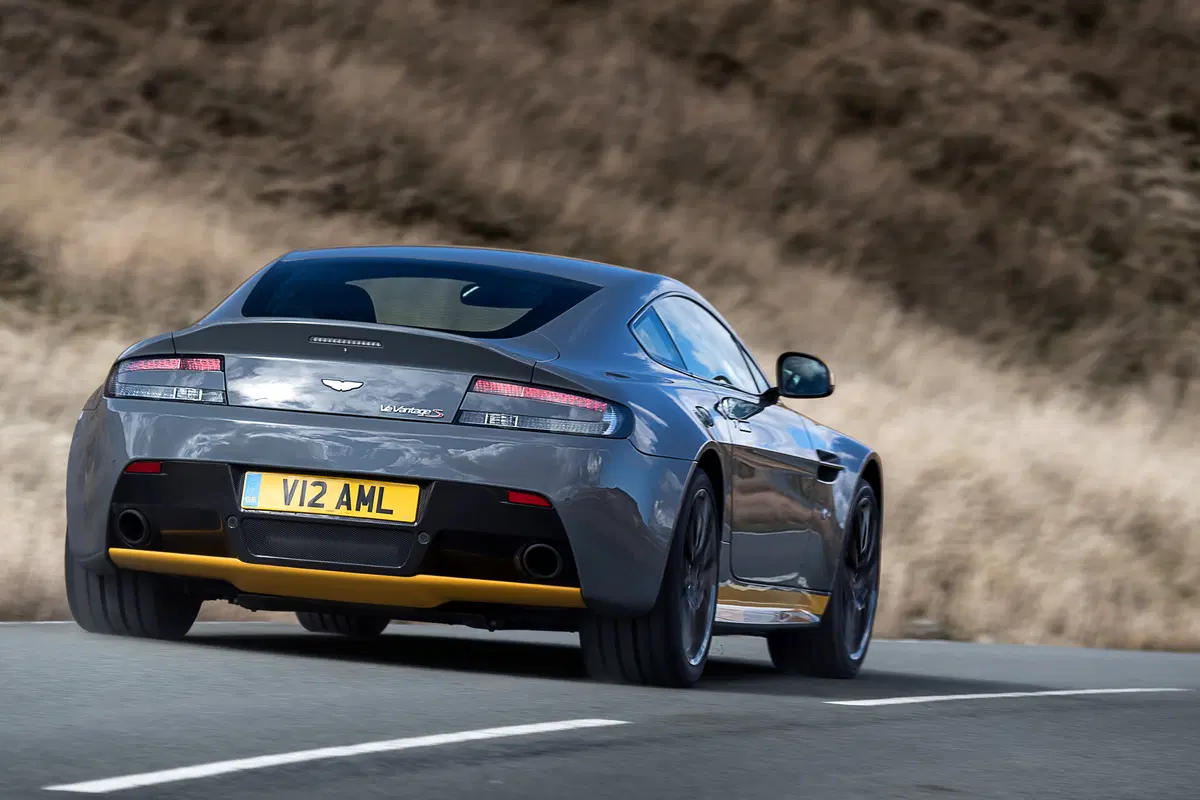 Aston Martin Vantage (2016-18) (9)