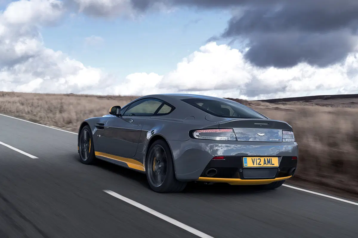Aston Martin Vantage (2016-18) (11)