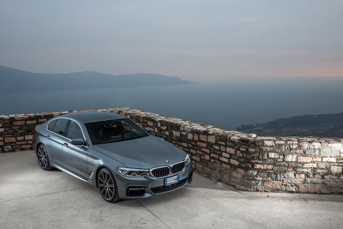 BMW Serie 5 (2016-23) (28)