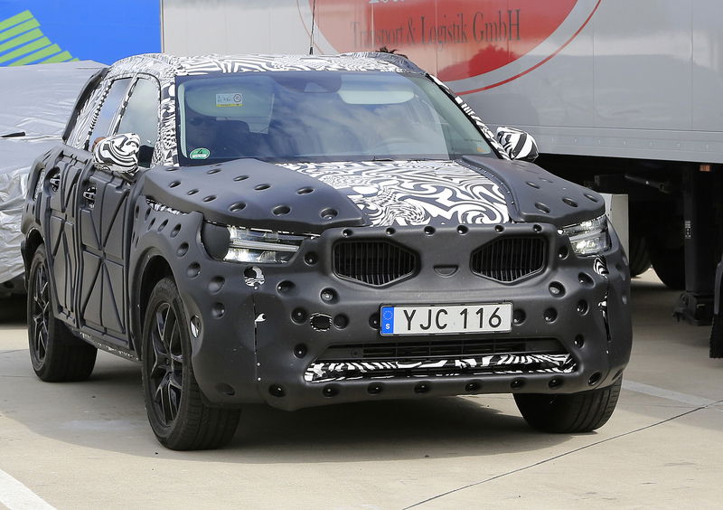 Volvo XC40, le foto spia 