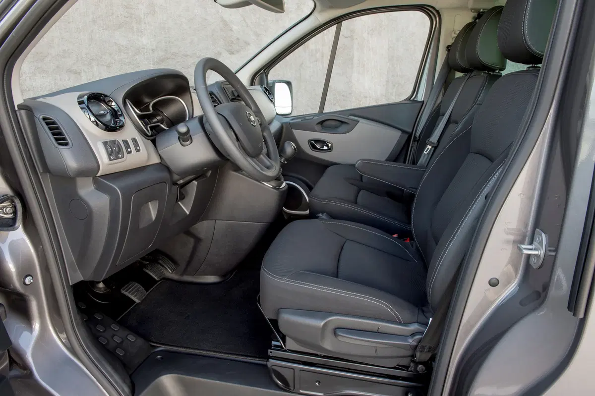 Nissan NV300 (2016-22) (39)