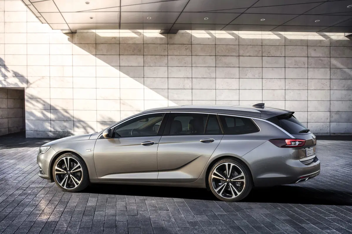 Opel Insignia Station Wagon 1.5 CDTI S&S aut. Sports Business Elegance (2)