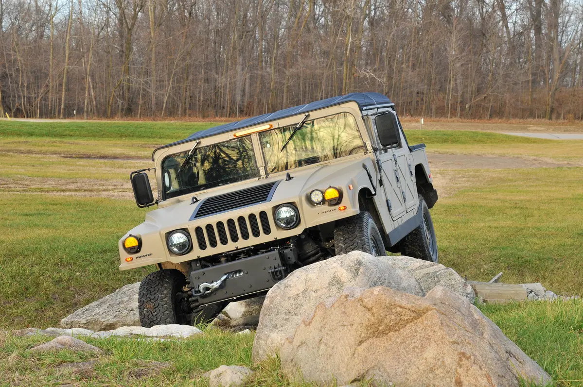 Humvee C-Series, il ritorno dell'Hummer H1 (8)