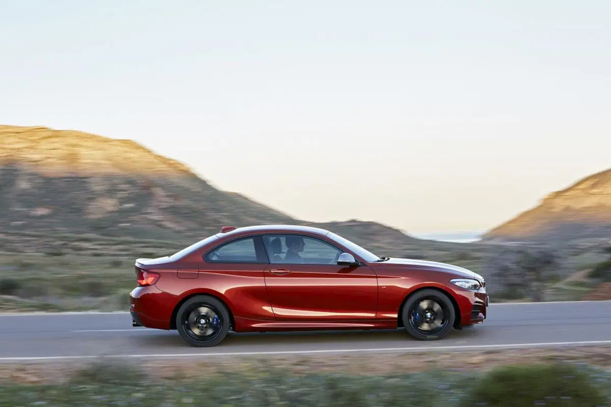 BMW Serie 2, restyling per Coupé e Cabrio (13)
