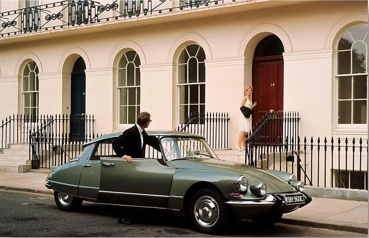Confronto Heritage, PSA: Citroen DS Vs DS 5 (9)