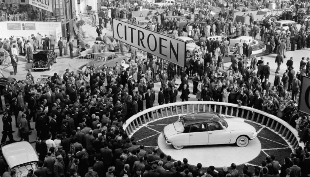 Confronto Heritage, PSA: Citroen DS Vs DS 5 (13)