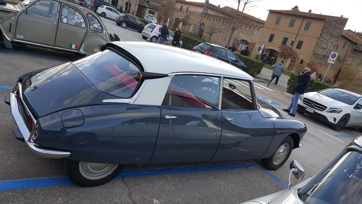 Confronto Heritage, PSA: Citroen DS Vs DS 5 (2)