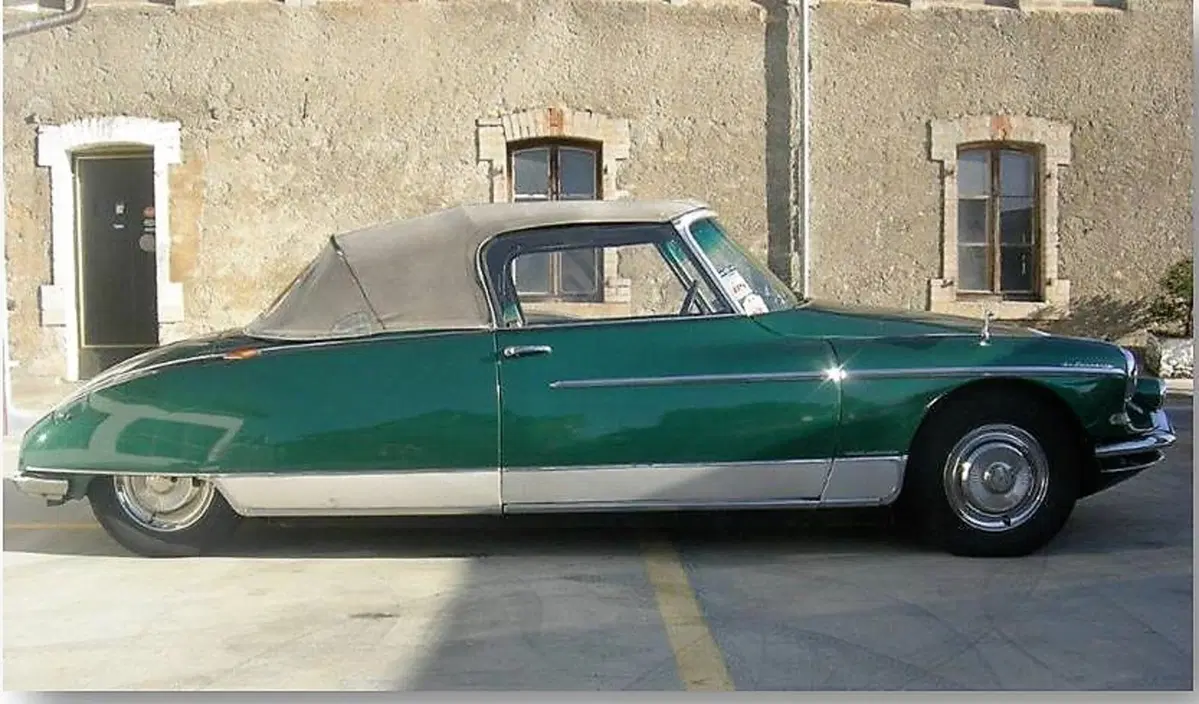 Confronto Heritage, PSA: Citroen DS Vs DS 5 (10)