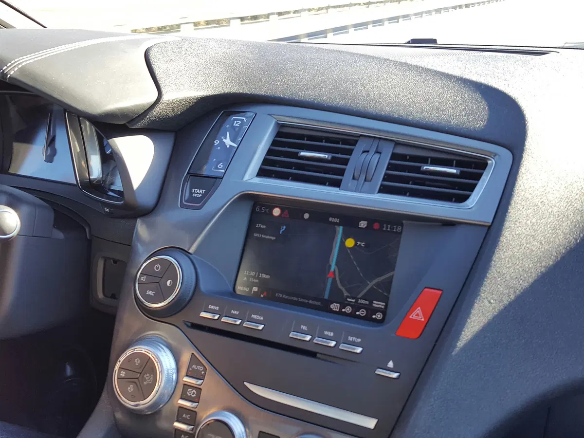 Confronto Heritage, PSA: Citroen DS Vs DS 5 (10)