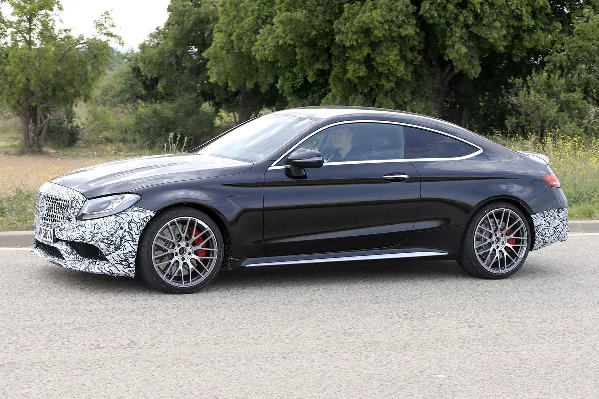 Mercedes classe C63, pronto il restyling (3)