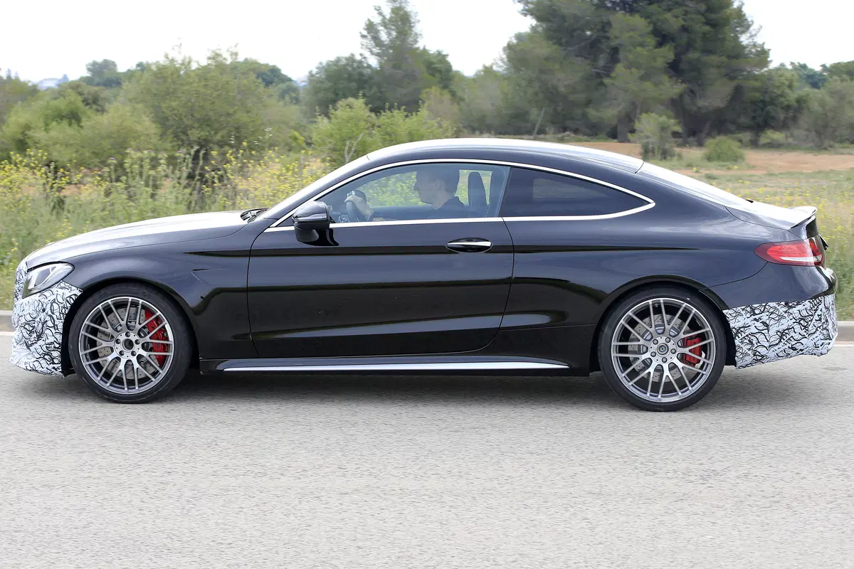 Mercedes classe C63, pronto il restyling (4)