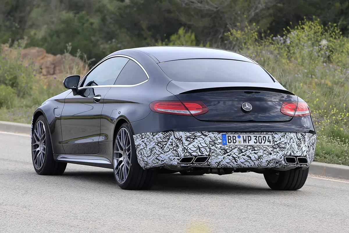 Mercedes classe C63, pronto il restyling (6)