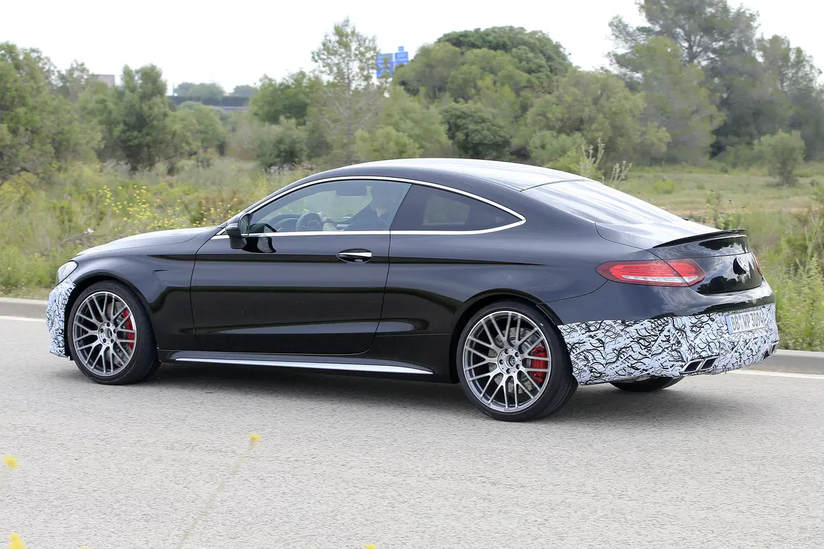 Mercedes classe C63, pronto il restyling (8)