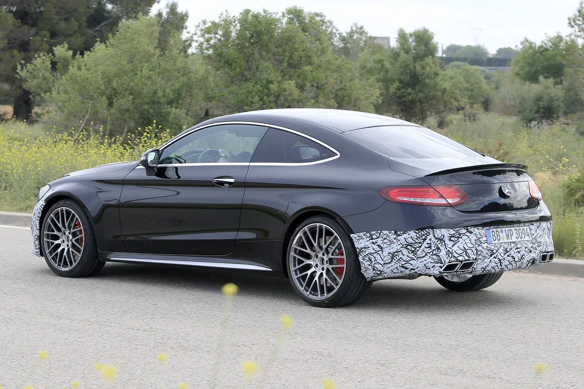 Mercedes classe C63, pronto il restyling (9)