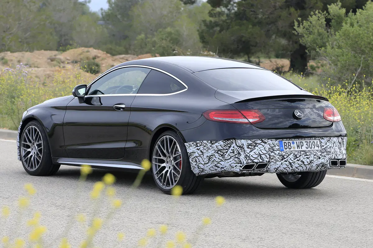 Mercedes classe C63, pronto il restyling (10)
