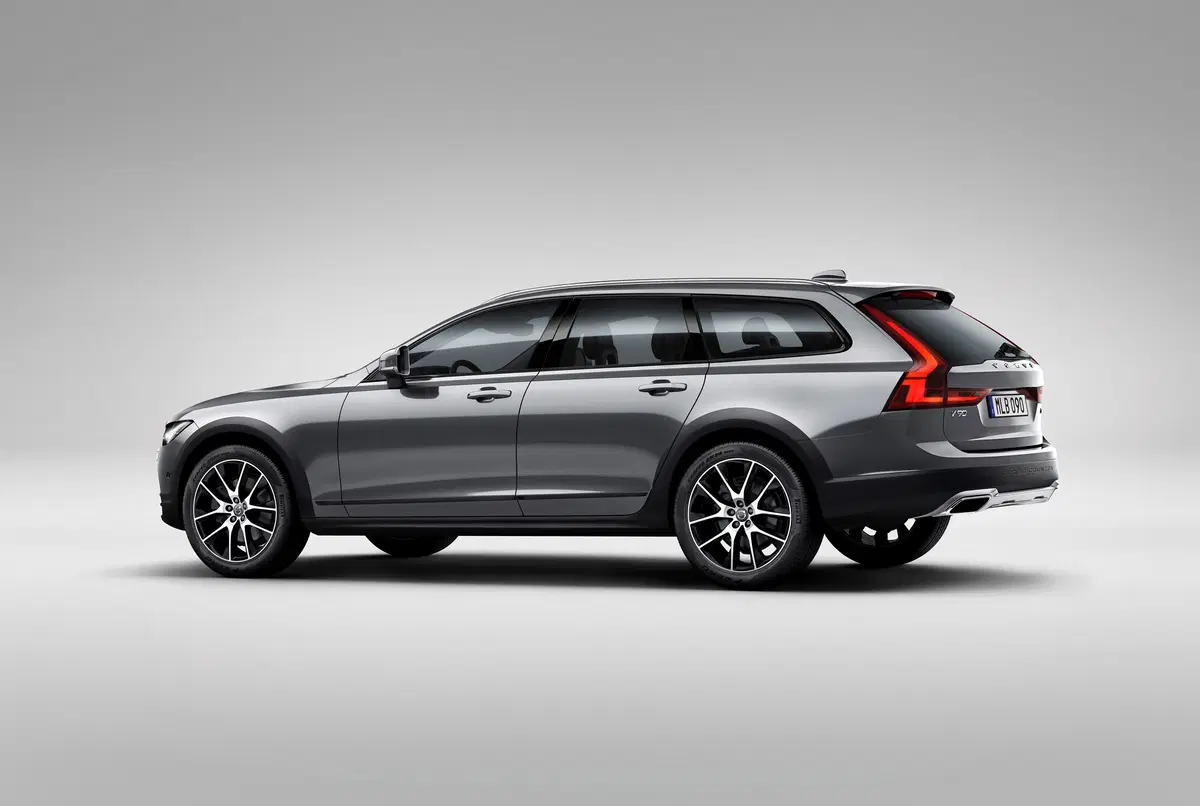 Volvo V90 Cross Country D4 AWD Pro (3)