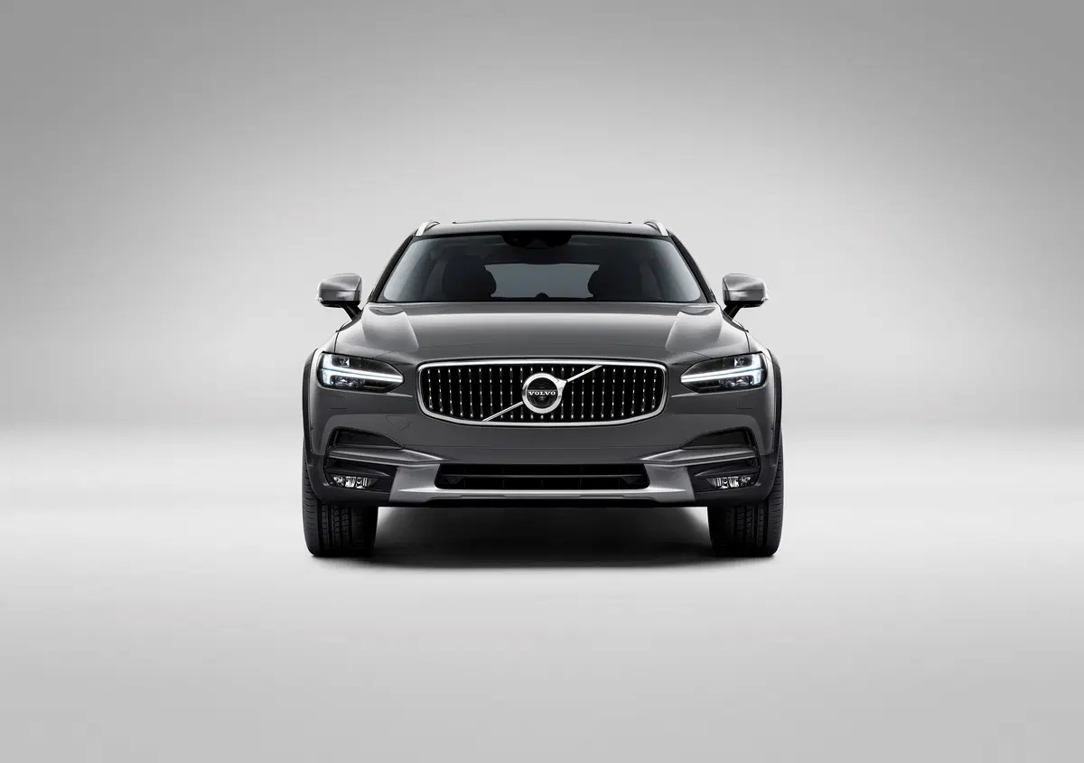 Volvo V90 Cross Country D4 AWD Pro (2)