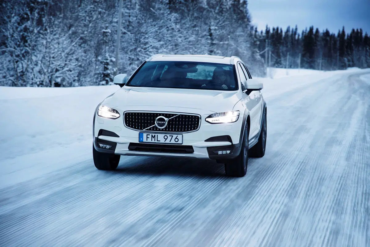 Volvo V90 Cross Country D4 AWD Pro (19)