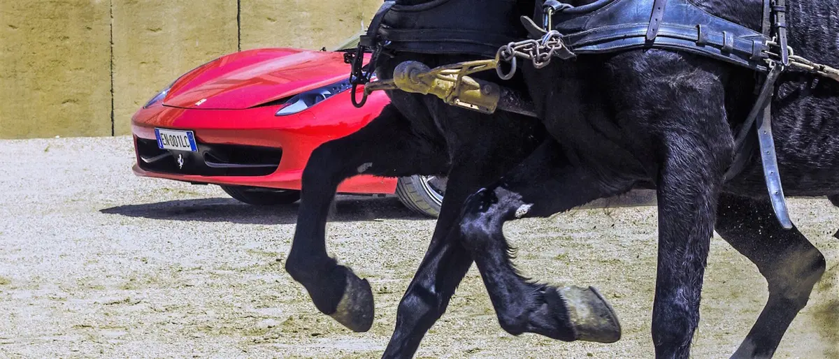 La sfida impossibile: Ferrari 458 Italia contro la biga di Ben Hur (5)