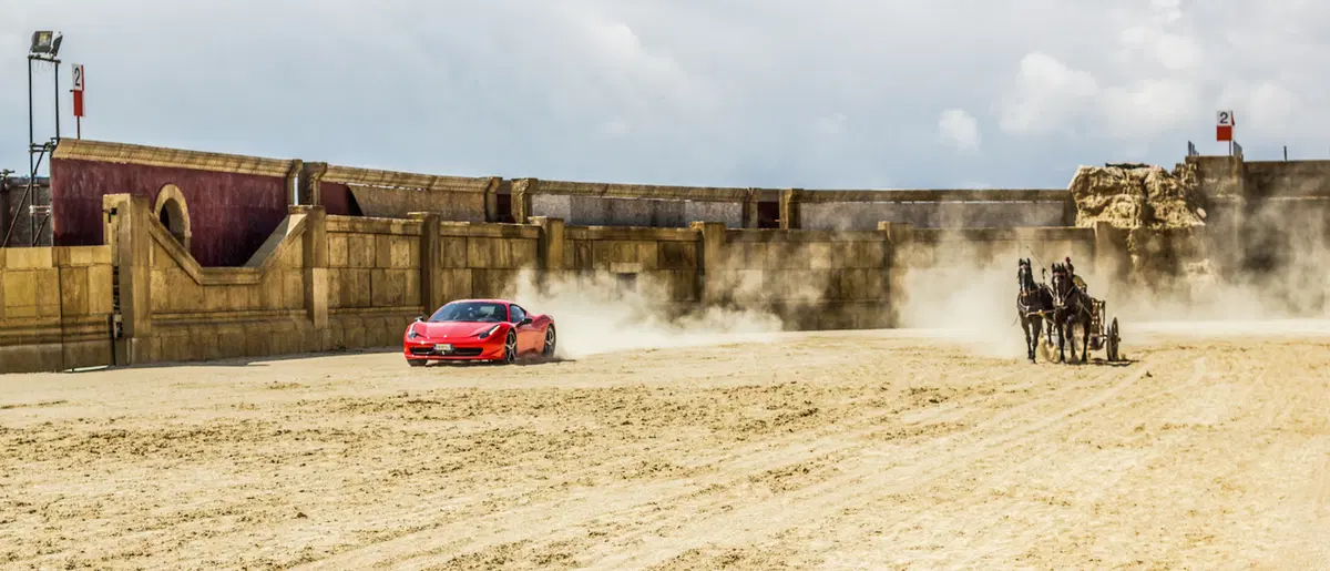 La sfida impossibile: Ferrari 458 Italia contro la biga di Ben Hur (6)