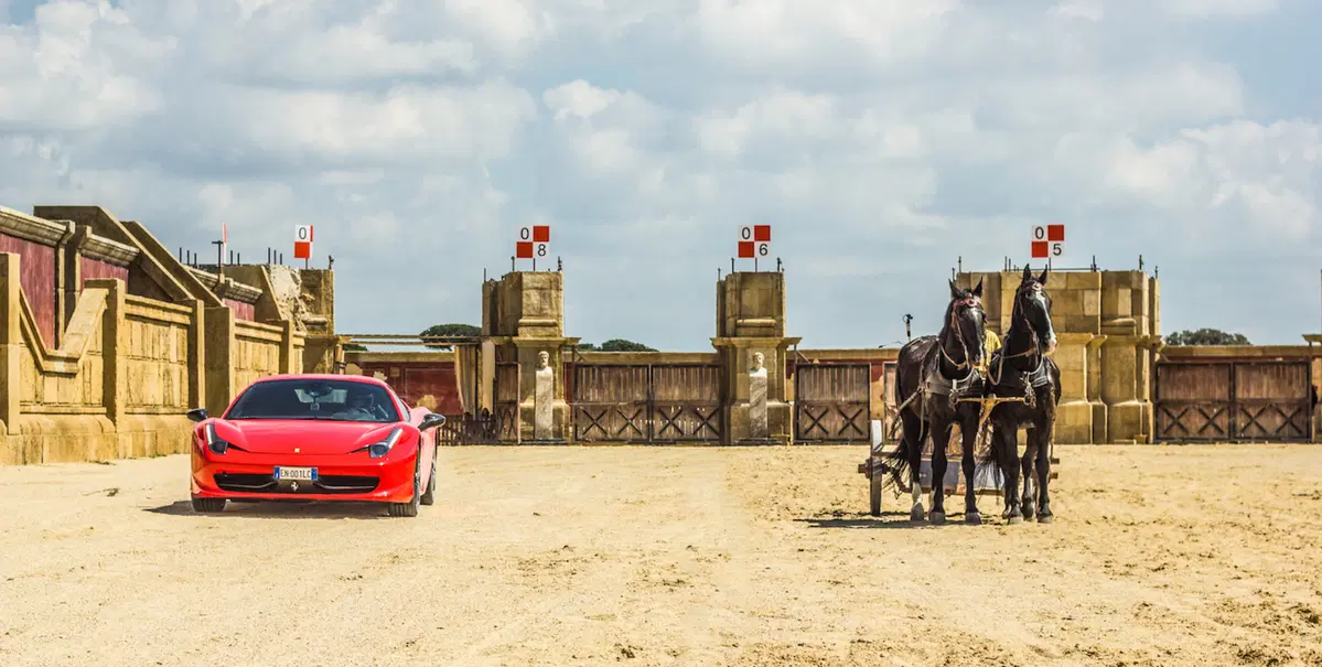 La sfida impossibile: Ferrari 458 Italia contro la biga di Ben Hur (9)