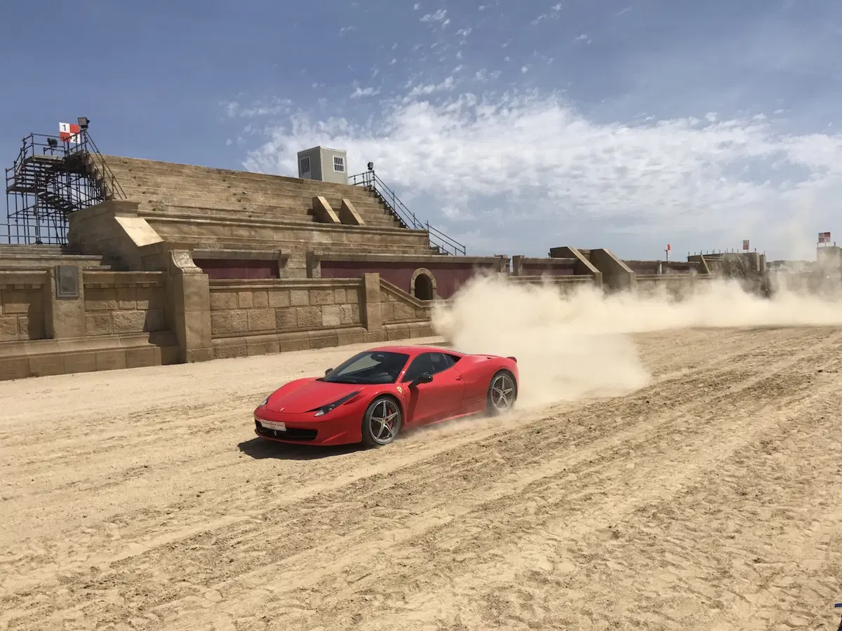 La sfida impossibile: Ferrari 458 Italia contro la biga di Ben Hur (11)