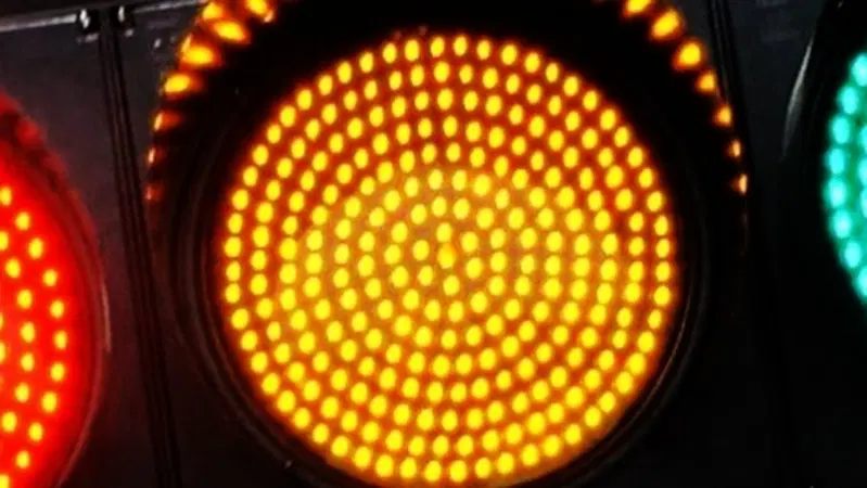 Semaforo: se passi col giallo la multa &egrave; valida