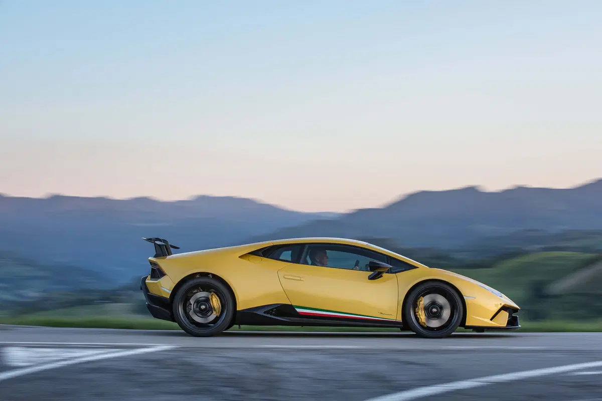 Lamborghini Huracan Performante, la più veloce è lei [Video primo test] (2)