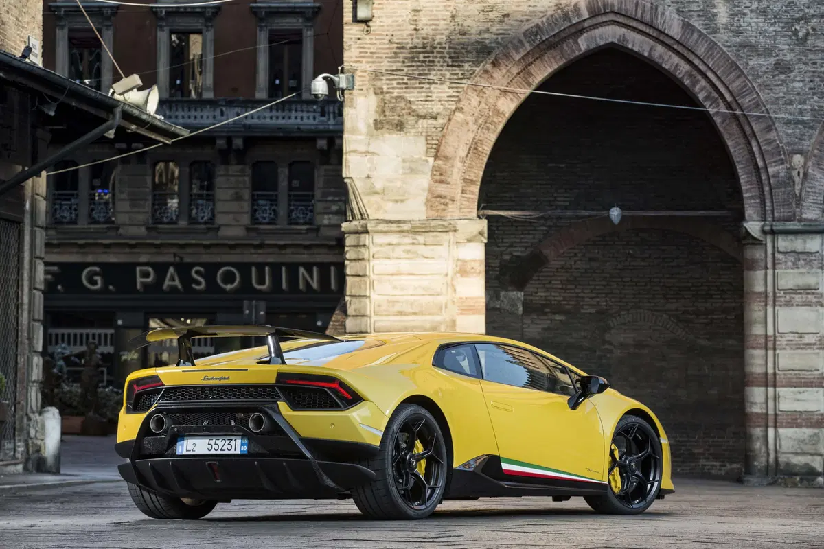Lamborghini Huracan Performante, la più veloce è lei [Video primo test] (3)