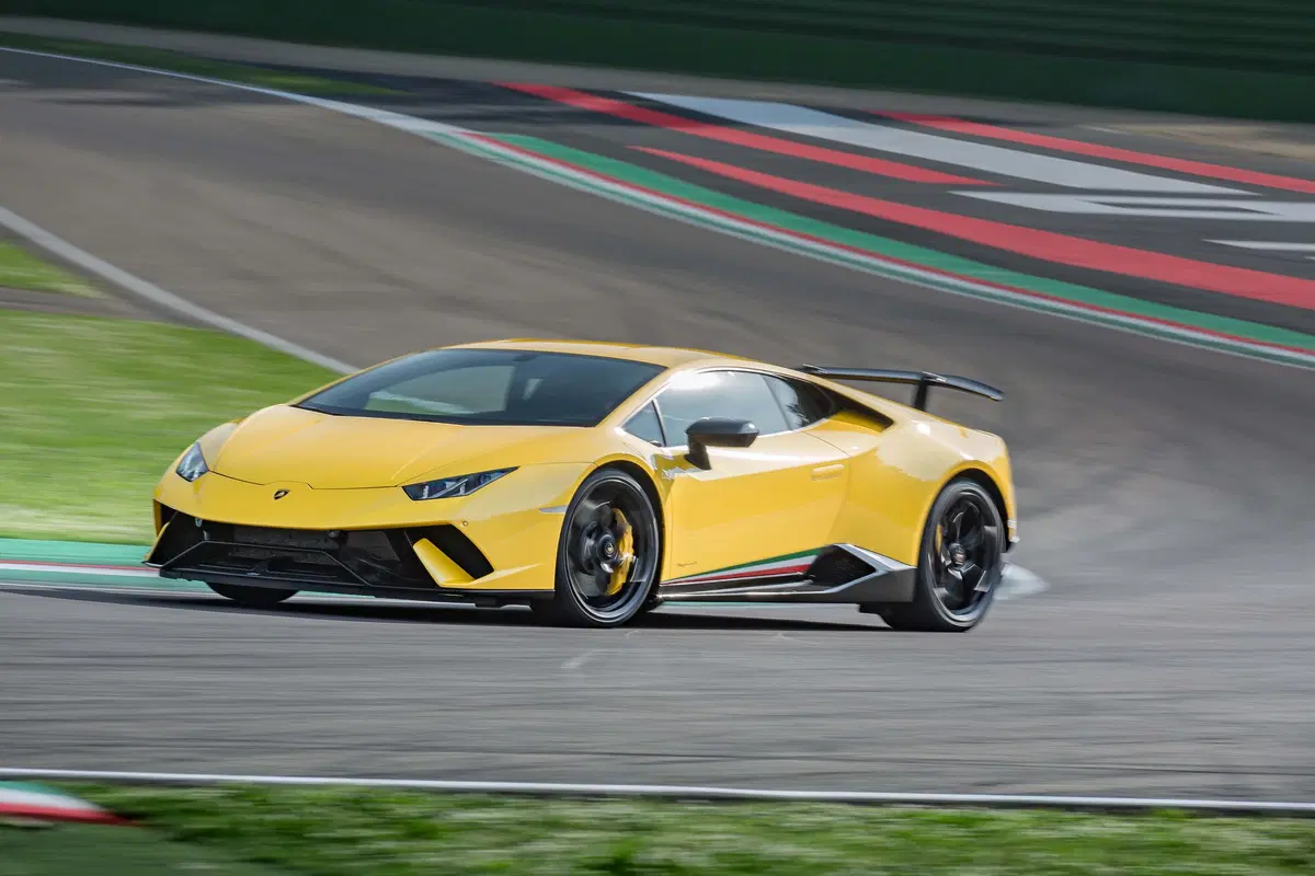 Lamborghini Huracan Performante, la più veloce è lei [Video primo test] (4)