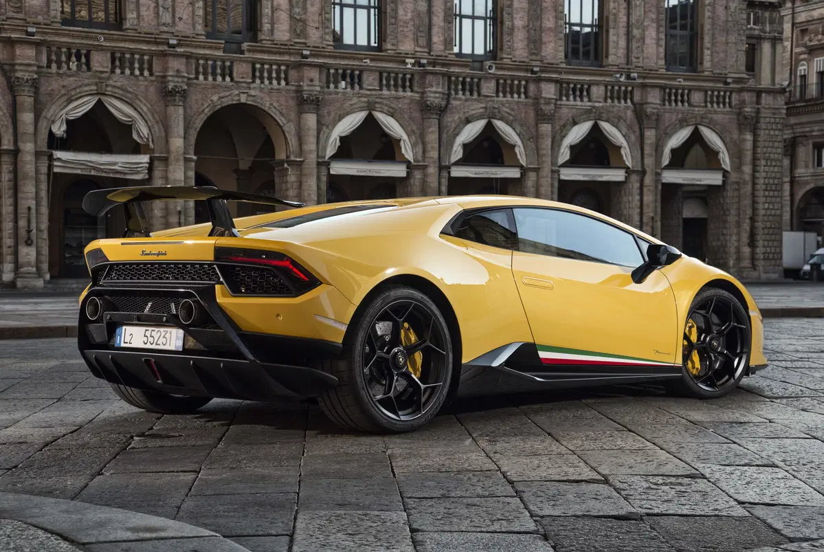 Lamborghini Huracan Performante, la più veloce è lei [Video primo test] (7)
