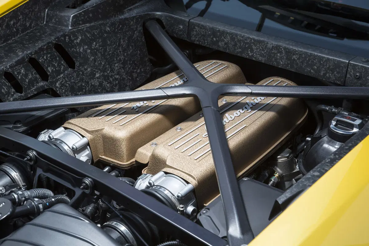 Lamborghini Huracan Performante, la più veloce è lei [Video primo test] (8)