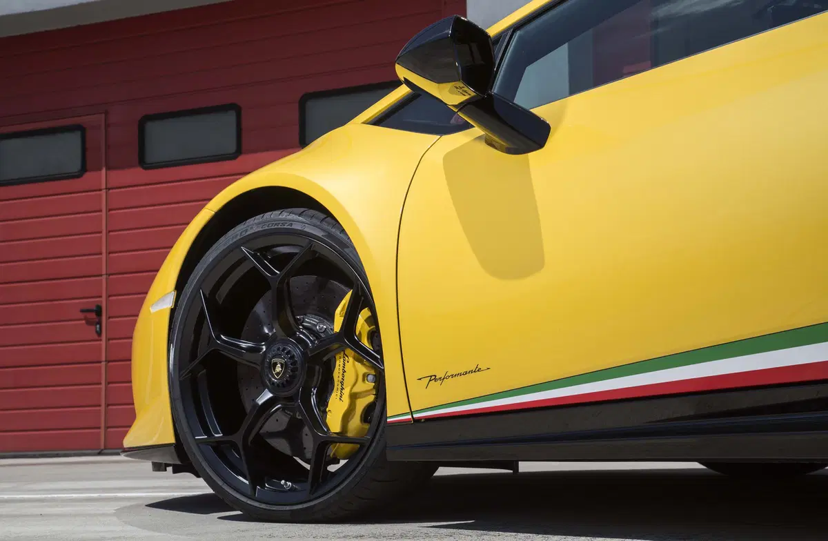 Lamborghini Huracan Performante, la più veloce è lei [Video primo test] (10)