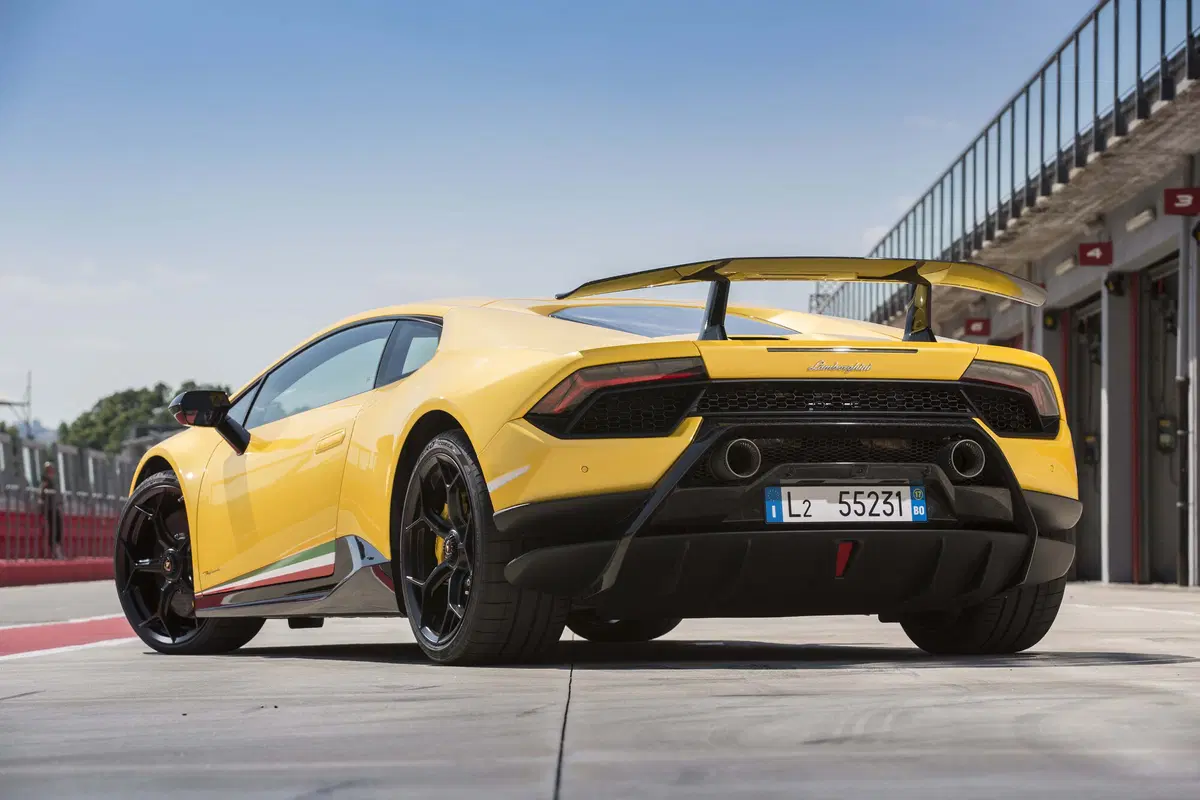 Lamborghini Huracan Performante, la più veloce è lei [Video primo test] (11)