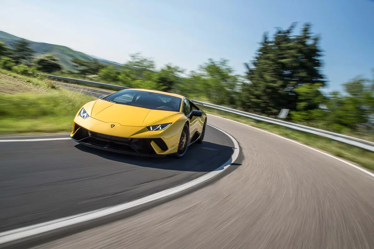 Lamborghini Huracan Performante, la più veloce è lei [Video primo test] (15)