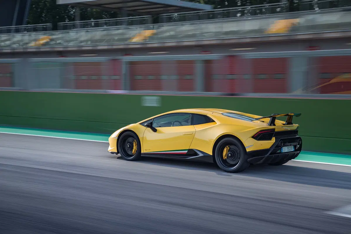 Lamborghini Huracan Performante, la più veloce è lei [Video primo test] (21)