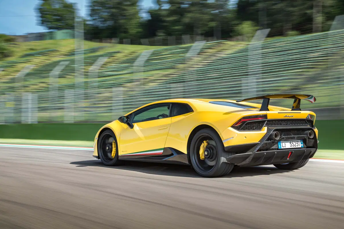 Lamborghini Huracan Performante, la più veloce è lei [Video primo test] (26)