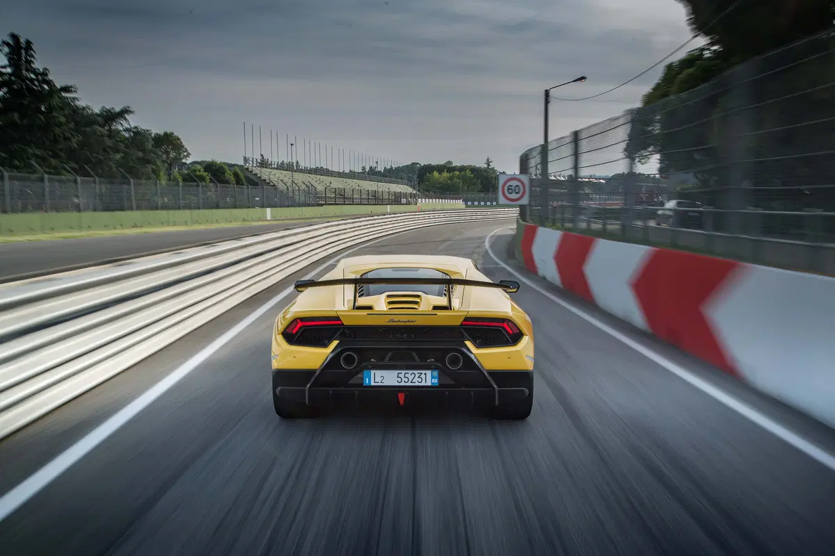 Lamborghini Huracan Performante, la più veloce è lei [Video primo test] (28)