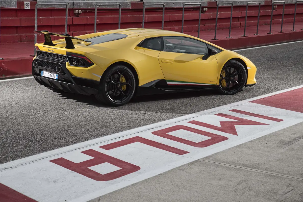 Lamborghini Huracan Performante, la più veloce è lei [Video primo test] (29)