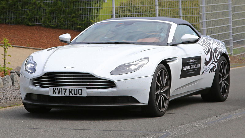 Aston Martin DB11 Volante, in pista per i test