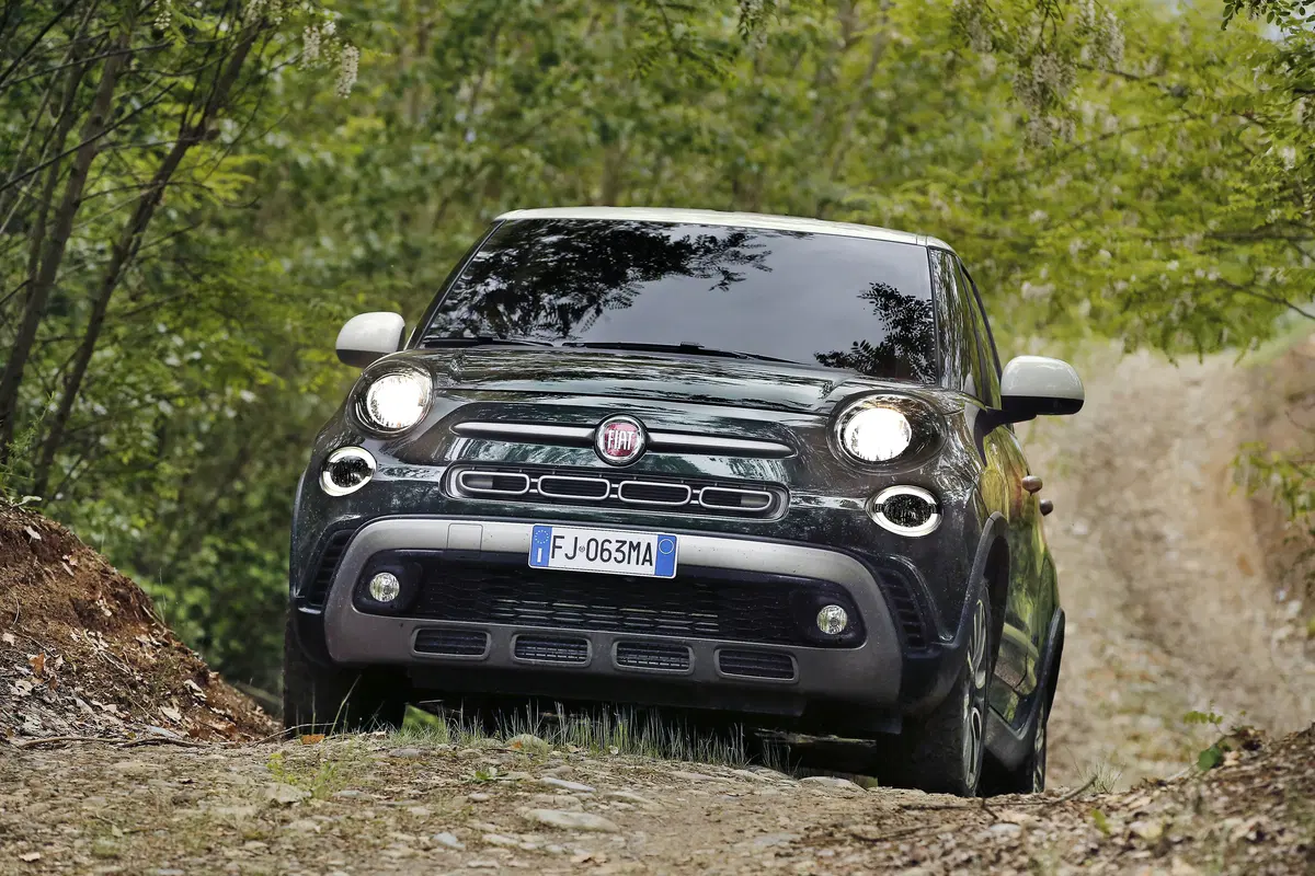 Fiat 500 L Cross 2017, restyling per la versione Large [Video primo test] (2)