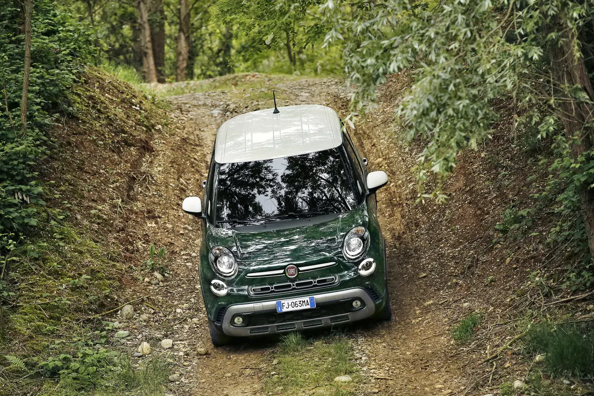 Fiat 500 L Cross 2017, restyling per la versione Large [Video primo test] (6)