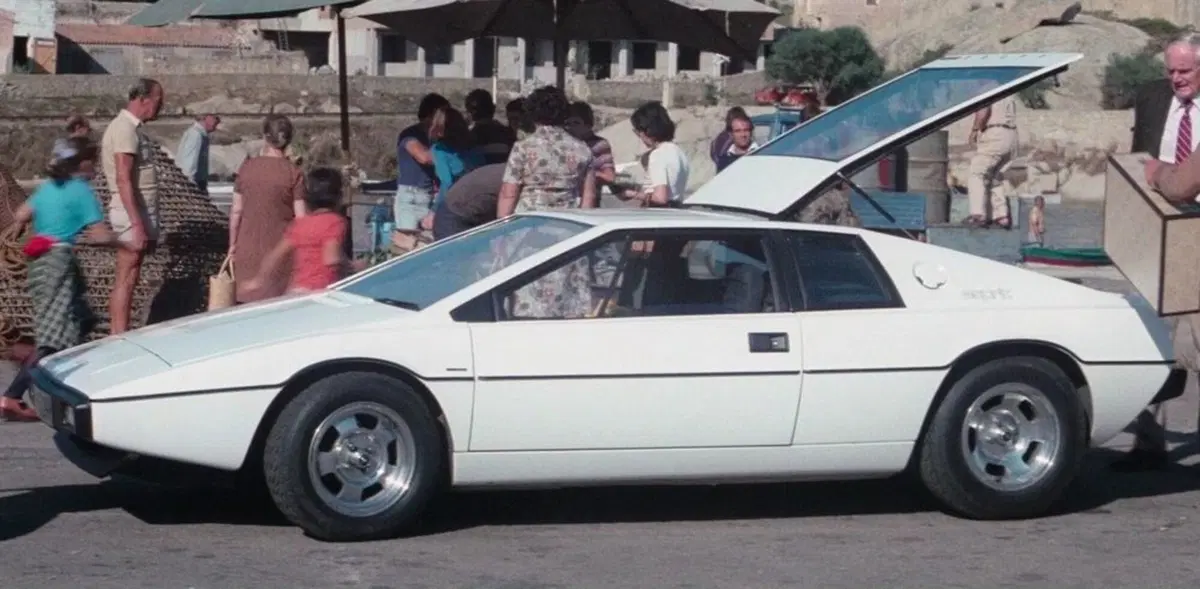 Tutte le auto di Roger Moore, il più longevo degli 007 (6)