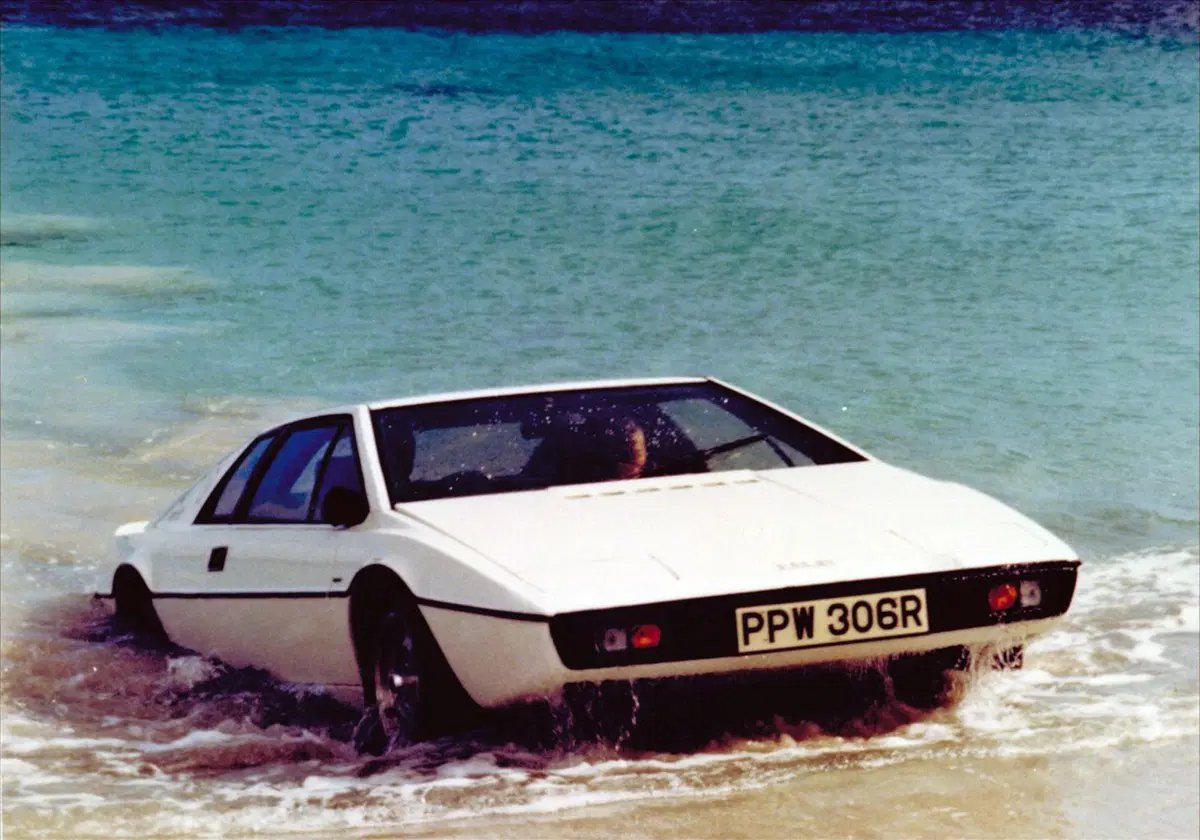 Tutte le auto di Roger Moore, il più longevo degli 007 (7)