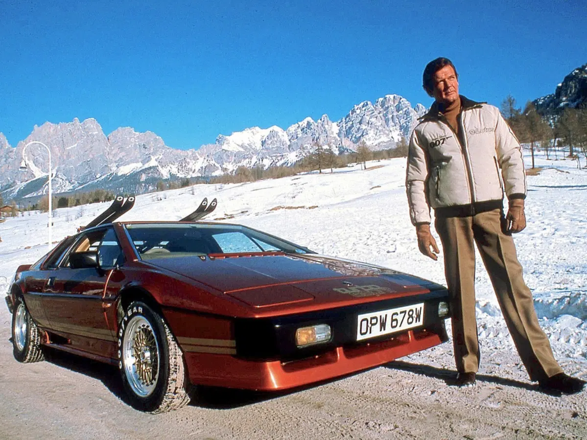 Tutte le auto di Roger Moore, il più longevo degli 007 (12)