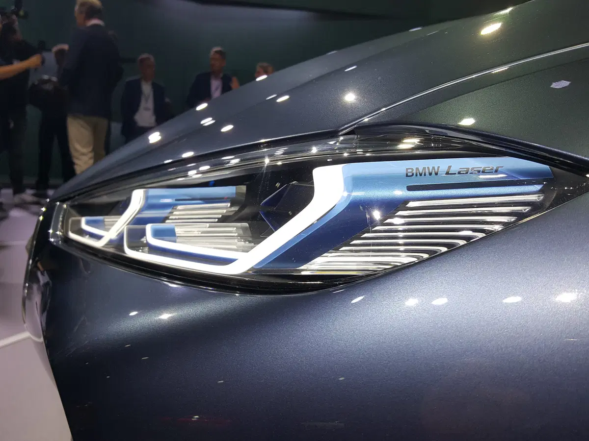 BMW Serie 8 Concept: ritorno al futuro con lusso (17)